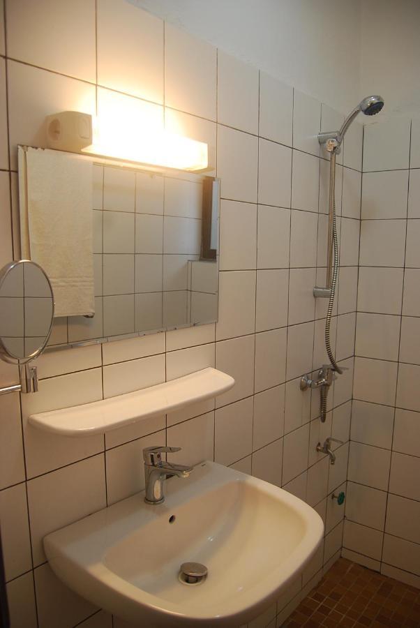 Karls Guesthouse Cotonou Ngoại thất bức ảnh