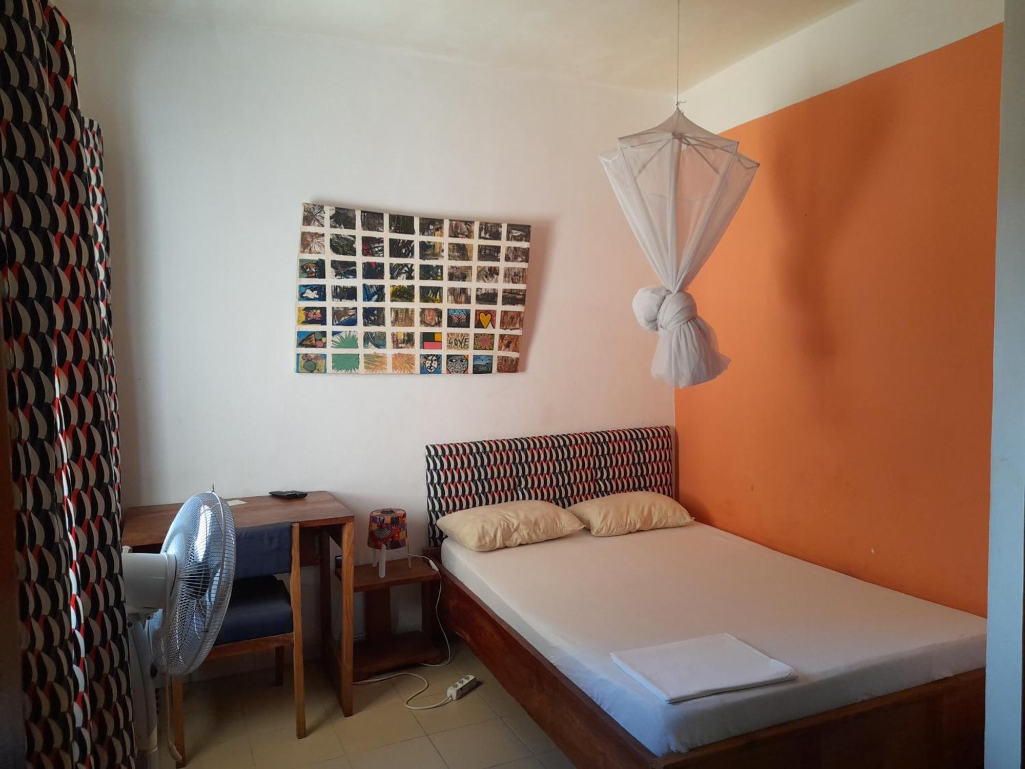 Karls Guesthouse Cotonou Phòng bức ảnh